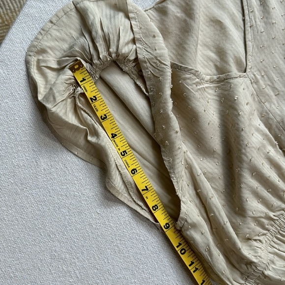 Boho ruffle cap sleeve v neck top with Swiss dot detail SZ L-XL (Bin3) - Picture 8 of 8